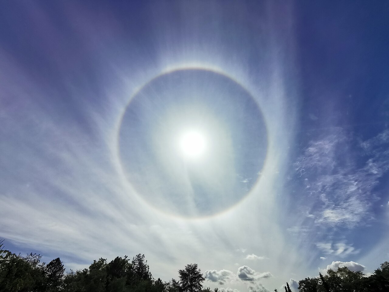 22° halo around the Sun