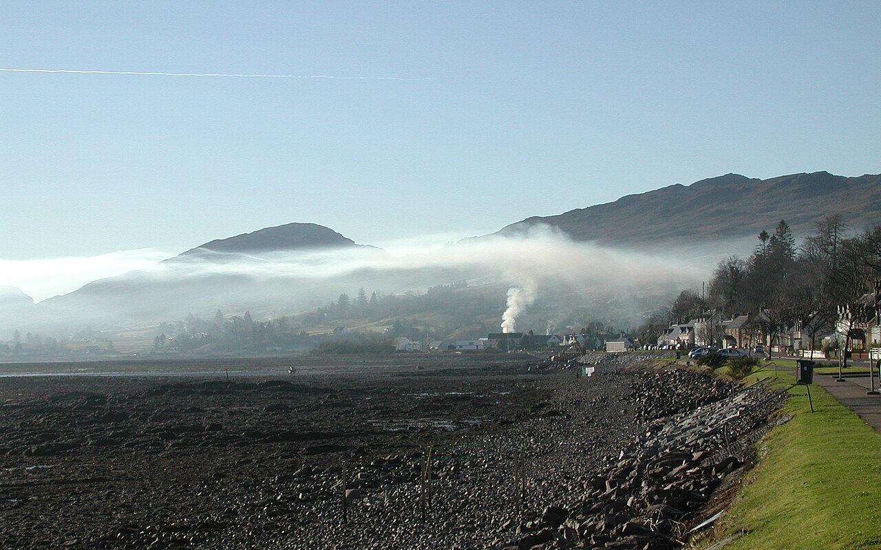 Smoke rising in Lochcarron, Scotland, is stopped by an overlying layer of warmer air (2006). Smoke rising in Lochcarron, Scotland, is stopped by an overlying layer of warmer air (2006).